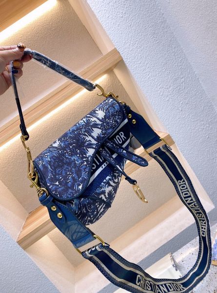 2021 on selling luxury classic brand leather bags fashion women handbags backpack ladies shoulder bag evening handbag -d1750, Red;black
2021 on selling luxury classic brand leather bags fashion women handbags backpack ladies shoulder bag evening handbag -d1750, Red;black