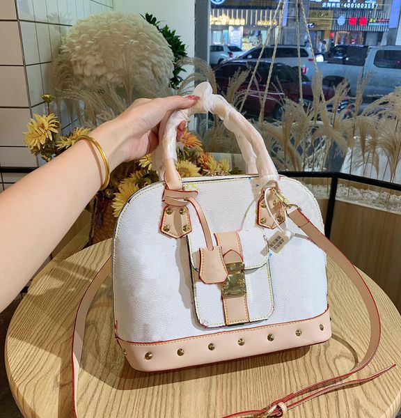 2021 luxury designer women handbag messenger shoulder bag new retro shell bags limited edition lady printed female flower classic leather qu
2021 luxury designer women handbag messenger shoulder bag new retro shell bags limited edition lady printed female flower classic leather qu