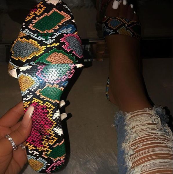 2021 spring/summer new snake grain graffiti flat-bottomed women fashion outer wear large size sandals outdoor leisure slippers, Black
2021 spring/summer new snake grain graffiti flat-bottomed women fashion outer wear large size sandals outdoor leisure slippers, Black