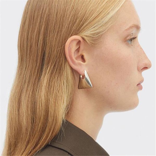 designer high luxury fashion brand retro gold-plated silver triangle heavy industry smooth tide personalized vacuum plating earrings, Golden;silver
designer high luxury fashion brand retro gold-plated silver triangle heavy industry smooth tide personalized vacuum plating earrings, Golden;silver