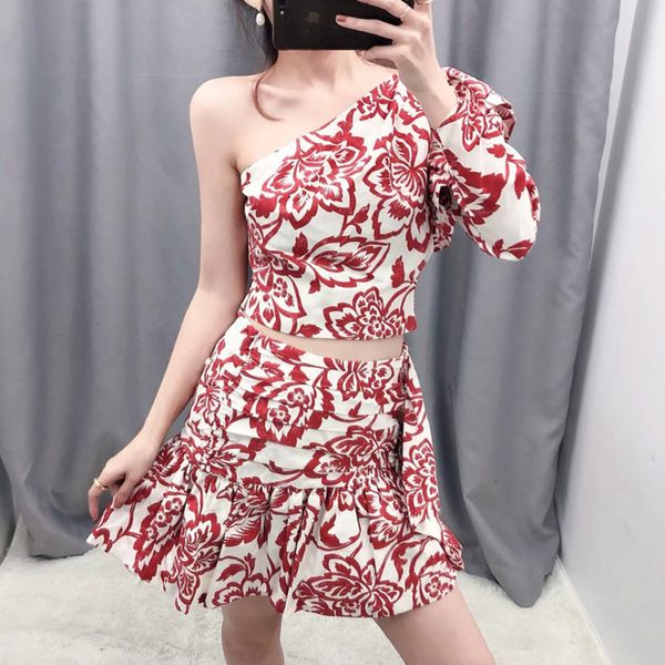 2021 new fashionable casual unrefined summertime without backrest impression single shoulder flounces skirt define female 5vs9, Black;gray
2021 new fashionable casual unrefined summertime without backrest impression single shoulder flounces skirt define female 5vs9, Black;gray