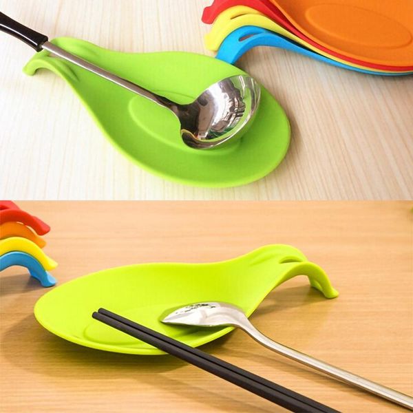 1pc new silicone spoon holder thickened silicone soup spoon spatula mat holder chopstick kitchen tool
1pc new silicone spoon holder thickened silicone soup spoon spatula mat holder chopstick kitchen tool