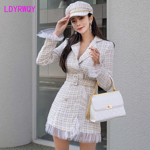 autumn and winter korean temperament lapel gauze stitching double-breasted slim dress 210603, Black;gray
autumn and winter korean temperament lapel gauze stitching double-breasted slim dress 210603, Black;gray