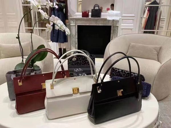 2021 season's parisienne bag smooth calfskin briefcases luxury designer brand genuine leather handbag m5400 totes 
2021 season's parisienne bag smooth calfskin briefcases luxury designer brand genuine leather handbag m5400 totes