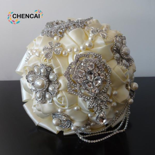 wedding flowers diamonds pearls bridal rose bouquets elegant bouquet bridesmaid hand holding fake party gift
wedding flowers diamonds pearls bridal rose bouquets elegant bouquet bridesmaid hand holding fake party gift