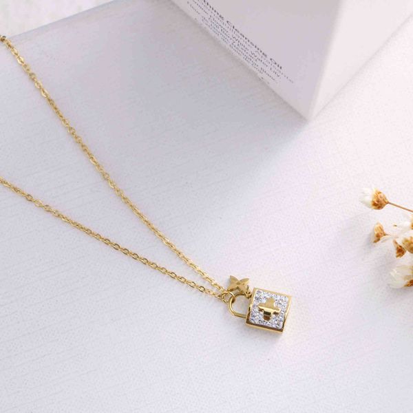 2021 new jewelry decorated titanium steel full diamond lock flower small pendant necklace exquisite elegant light luxury style clavicle, Silver
2021 new jewelry decorated titanium steel full diamond lock flower small pendant necklace exquisite elegant light luxury style clavicle, Silver