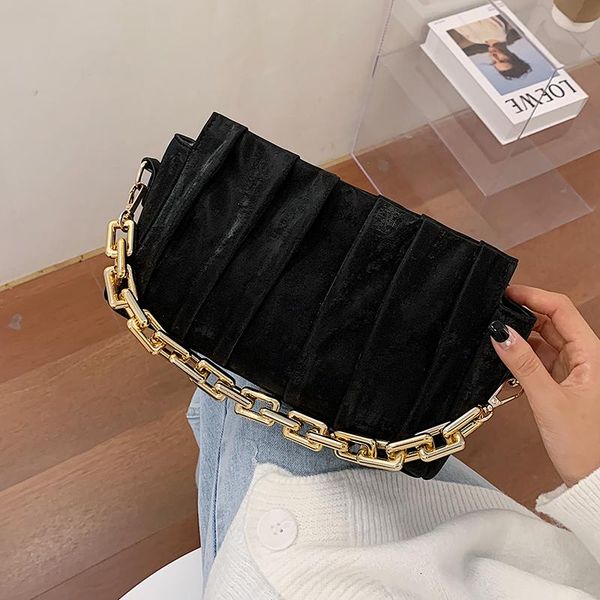 2021 folds design pu leather crossbody bags for elegant solid color shoulder handbags female travel cross body bag
2021 folds design pu leather crossbody bags for elegant solid color shoulder handbags female travel cross body bag