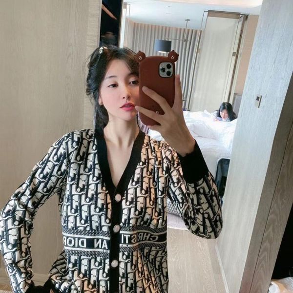 girls' autumn and winter new cotton fashion brand letter knitting cardigan loose sweater, White
girls' autumn and winter new cotton fashion brand letter knitting cardigan loose sweater, White