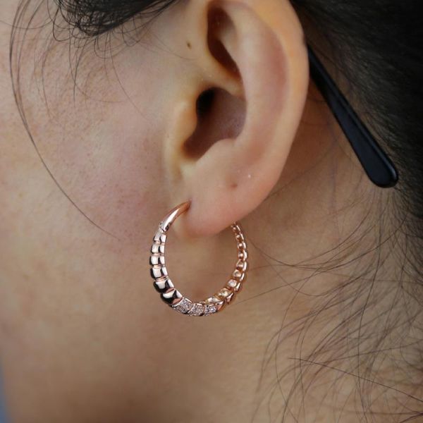 2021 new arrival simple mental bamboo hoop earrings with shiny cz paved brincos for women hip hop statement circle earrings gift, Golden;silver
2021 new arrival simple mental bamboo hoop earrings with shiny cz paved brincos for women hip hop statement circle earrings gift, Golden;silver