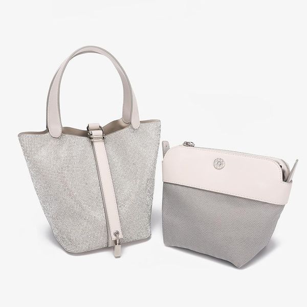 evening bags ladies shoulder messenger 2021 full rhinestone leather bucket bag fashion all-match diamond studded sac luxe
evening bags ladies shoulder messenger 2021 full rhinestone leather bucket bag fashion all-match diamond studded sac luxe