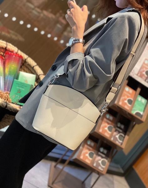 design handbag new soft head leather shell wide strap, fashionable single shoulder bag, litchi leather messenger bag, Red;black
design handbag new soft head leather shell wide strap, fashionable single shoulder bag, litchi leather messenger bag, Red;black