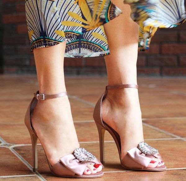 sandals selling satin butterfly-knot high heel sandal 2021 summer peep toe ankle strap woman crysatl dress shoe, Black
sandals selling satin butterfly-knot high heel sandal 2021 summer peep toe ankle strap woman crysatl dress shoe, Black