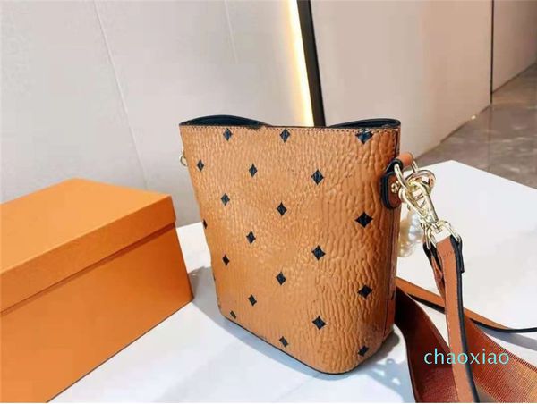 the latest bucket bag luxury designer ladies handbag, high-quality one-shoulder diagonal bags large-capacity handbag novel style
the latest bucket bag luxury designer ladies handbag, high-quality one-shoulder diagonal bags large-capacity handbag novel style