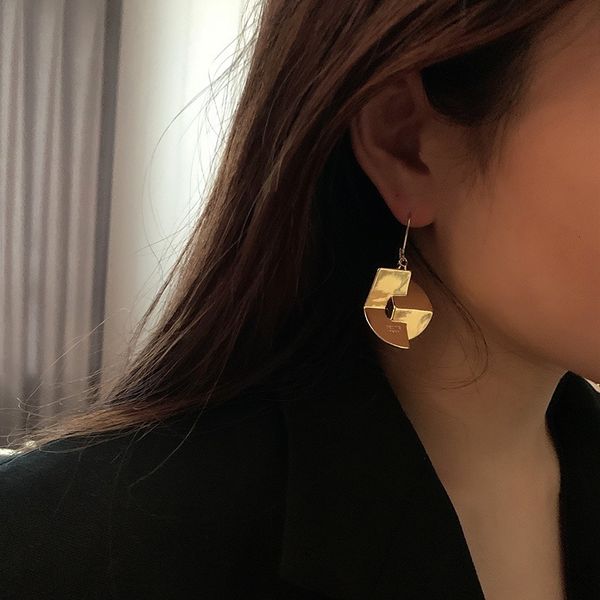 fashion earrings designer new jewelry geometric three-dimensional origami design recommended in medieval french luxury, Golden
fashion earrings designer new jewelry geometric three-dimensional origami design recommended in medieval french luxury, Golden