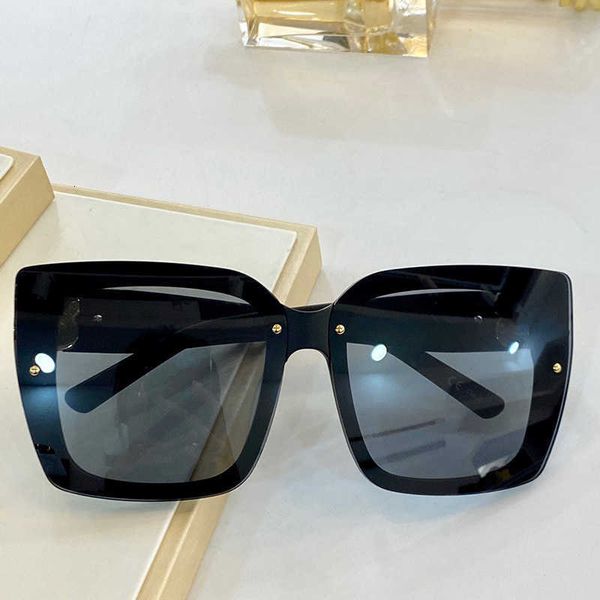 0125 new popular sunglasses women charming square fashionable glasses diamond plate invisible frame anti-uv sunglasses in box, White;black
0125 new popular sunglasses women charming square fashionable glasses diamond plate invisible frame anti-uv sunglasses in box, White;black