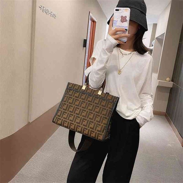60% clearance sale little book net red the same tote bag family printed big women's portable shoulder bag trend
60% clearance sale little book net red the same tote bag family printed big women's portable shoulder bag trend