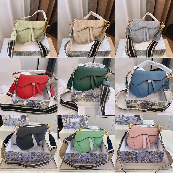 2021 designer's shoulder bag ladies' temperament fashion luxury frosted embroidered leather portable saddle bags with box
2021 designer's shoulder bag ladies' temperament fashion luxury frosted embroidered leather portable saddle bags with box