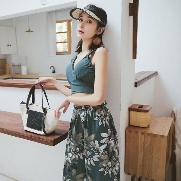 2021 summer fashion elegant beach wear v neck bras backless 3 piece bikini set swimwear swimming suit for women quick dry
2021 summer fashion elegant beach wear v neck bras backless 3 piece bikini set swimwear swimming suit for women quick dry