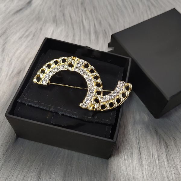 women's designer brooches classic letter logo c shape diamond with black leather brooch luxury jewelry wholesale l-c7, Gray
women's designer brooches classic letter logo c shape diamond with black leather brooch luxury jewelry wholesale l-c7, Gray
