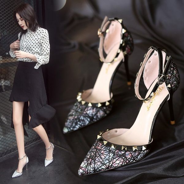 spring 2021 line button pointed high heel's small frh hollow thin heel rivet shallow mouth single sho, Black
spring 2021 line button pointed high heel's small frh hollow thin heel rivet shallow mouth single sho, Black