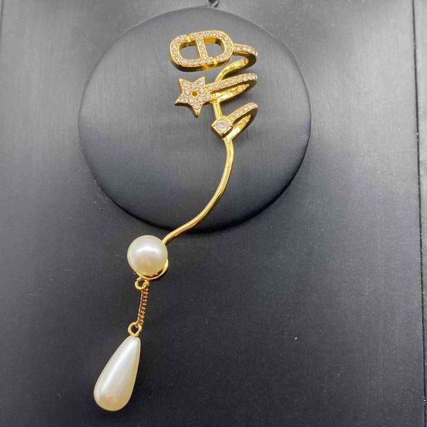 design jewelry new pearl letter tassel clip fashion temperament versatile net red earring female, Golden
design jewelry new pearl letter tassel clip fashion temperament versatile net red earring female, Golden