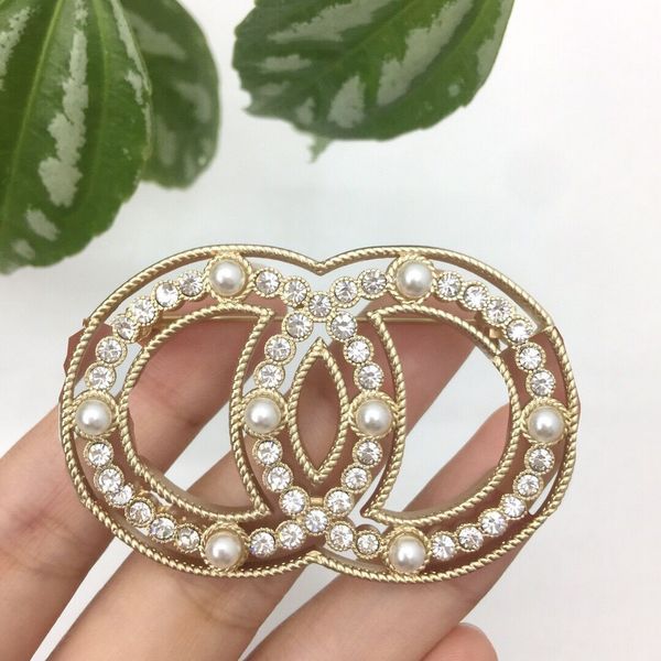 small fragrant pearl inlaid with diamond, simple, noble and generous personality, hollow out brooch, versatile fragrant granny jewelry,, Gray
small fragrant pearl inlaid with diamond, simple, noble and generous personality, hollow out brooch, versatile fragrant granny jewelry,, Gray