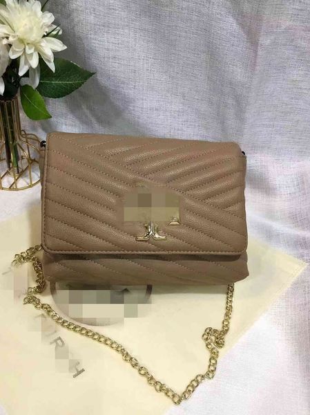2021tb new litchi grain rhombic chain single shoulder diagonal cross fashion leisure women's small square bag
2021tb new litchi grain rhombic chain single shoulder diagonal cross fashion leisure women's small square bag