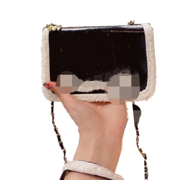 autumn and winter new leisure personalized bag plush small square fashion versatile one shoulder messenger fashionable
autumn and winter new leisure personalized bag plush small square fashion versatile one shoulder messenger fashionable