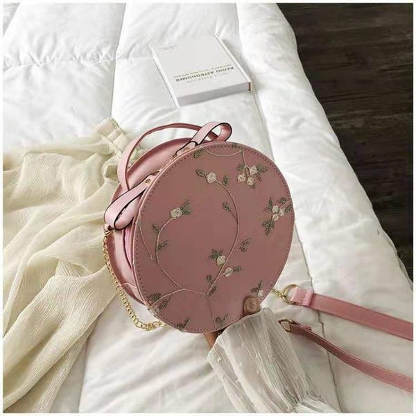 sweet lace round handbags pu leather women crossbody bags female small fresh flower chain shoulder bags, Black;red
sweet lace round handbags pu leather women crossbody bags female small fresh flower chain shoulder bags, Black;red