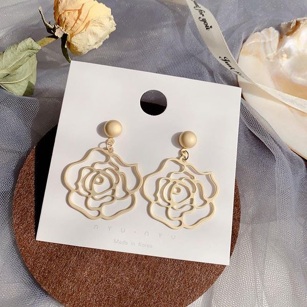 stud hollow matte rose flower earrings female retro temperament wild exaggerated metal, Golden;silver
stud hollow matte rose flower earrings female retro temperament wild exaggerated metal, Golden;silver