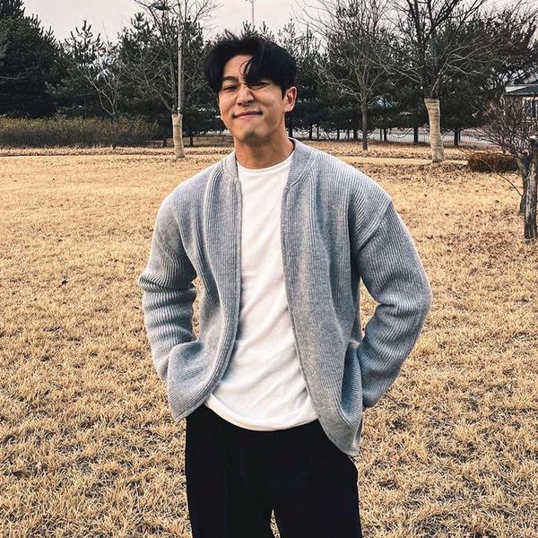 men's sweaters 2021 spring autumn fashion sweater men v-neck solid slim fit knitting mens cardigan male casual knitwear coats e90, White;black
men's sweaters 2021 spring autumn fashion sweater men v-neck solid slim fit knitting mens cardigan male casual knitwear coats e90, White;black