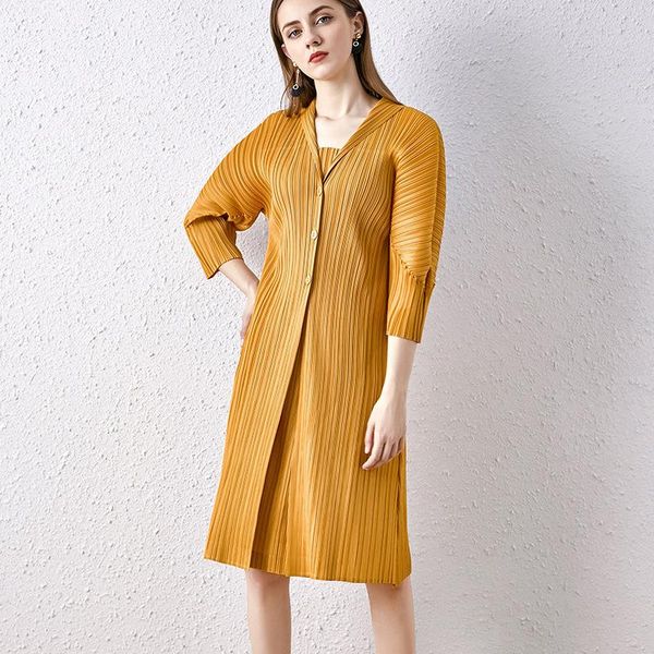 casual dresses miyak pleated v-neck puff sleeve a-line dress women fashion solid color single-breasted slim knee length female clothes, Black;gray
casual dresses miyak pleated v-neck puff sleeve a-line dress women fashion solid color single-breasted slim knee length female clothes, Black;gray