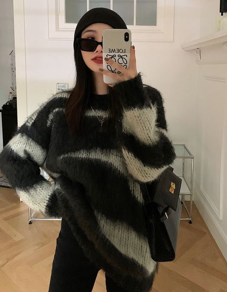 2021 new mohair striped oversized pullover women winter long loose knitted sweater korean fashion clothing jc29, White;black
2021 new mohair striped oversized pullover women winter long loose knitted sweater korean fashion clothing jc29, White;black