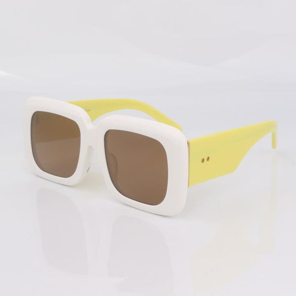 women white chunky sunglasses quality style fashion frame square lens tea eye original frame wear box women with hetch, White;black
women white chunky sunglasses quality style fashion frame square lens tea eye original frame wear box women with hetch, White;black