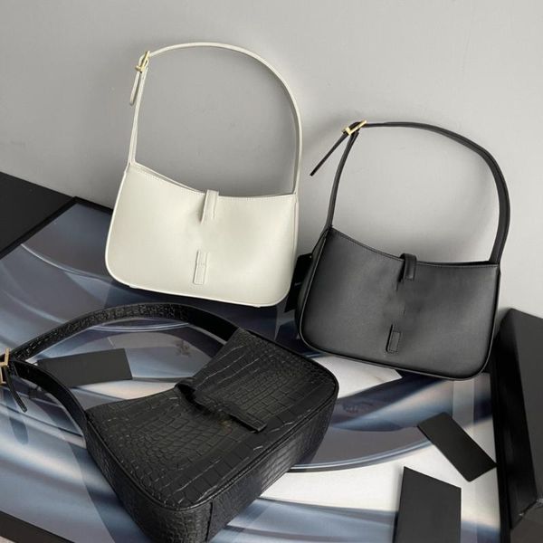 evening bags 2021 summer nylon hobos designer leather underarm three-in-one diagonal bag lady cute retro handbag
evening bags 2021 summer nylon hobos designer leather underarm three-in-one diagonal bag lady cute retro handbag