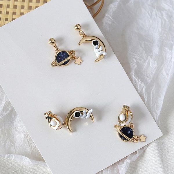 stud cute cartoon 3d astronaut spaceman earrings for women girls asymmetrical planet star moon fashion jewelry, Golden;silver
stud cute cartoon 3d astronaut spaceman earrings for women girls asymmetrical planet star moon fashion jewelry, Golden;silver