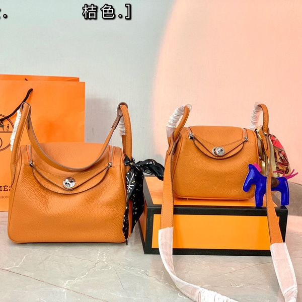 factory outlet design 2021 new medicine case women's fashion cow leather messenger bag mini single shoulder bag
factory outlet design 2021 new medicine case women's fashion cow leather messenger bag mini single shoulder bag