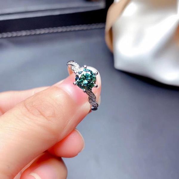 cluster rings est style flashing green moissanite gem ring for women 925 sterling silver shiny better than diamond engagement gift, Golden;silver
cluster rings est style flashing green moissanite gem ring for women 925 sterling silver shiny better than diamond engagement gift, Golden;silver