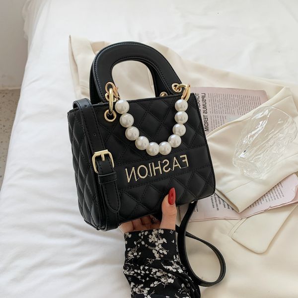 portable pearl princess women's 2021 new embroidered thread lingge korean simple single shoulder messenger bag
portable pearl princess women's 2021 new embroidered thread lingge korean simple single shoulder messenger bag