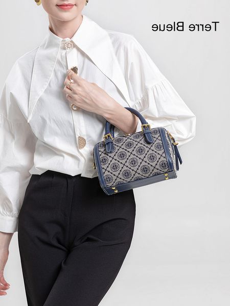 old flower boston women's bag 2021 new tb flagship store feeling broadband embroidery pillow hand messenger
old flower boston women's bag 2021 new tb flagship store feeling broadband embroidery pillow hand messenger