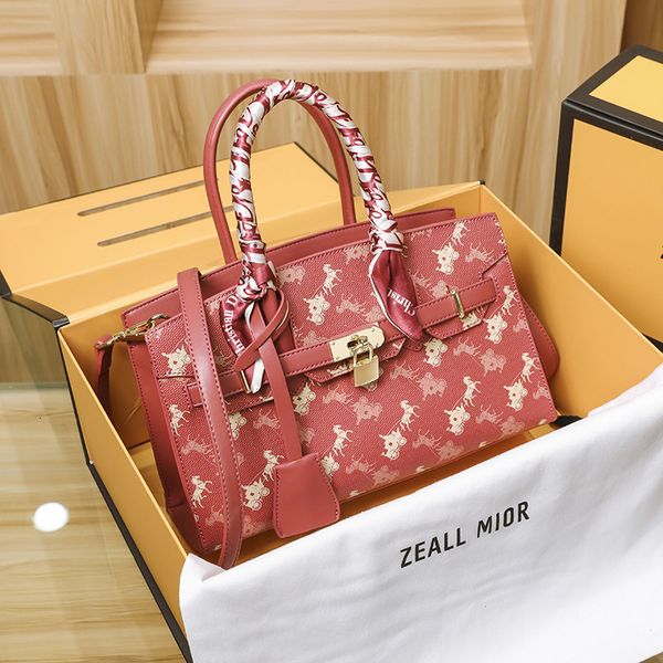handbag fashion bag women's pvc luxury trend single shoulder portable diagonal cross, Black;red
handbag fashion bag women's pvc luxury trend single shoulder portable diagonal cross, Black;red