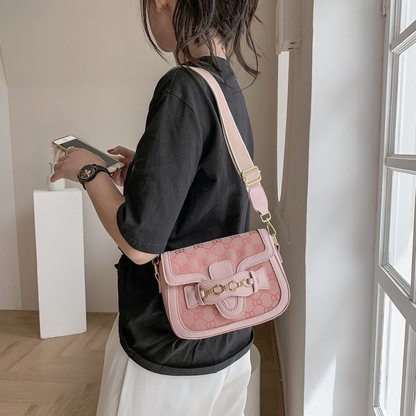 spring simple foreign color contrast 2021 new korean style one shoulder messenger fashion saddle bag
spring simple foreign color contrast 2021 new korean style one shoulder messenger fashion saddle bag