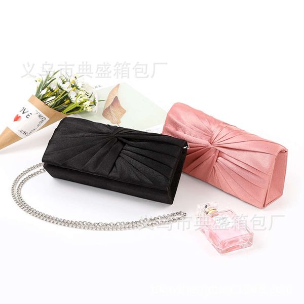2020 new fashion pleated satin evening bride holding dinner chain single shoulder women's bag
2020 new fashion pleated satin evening bride holding dinner chain single shoulder women's bag