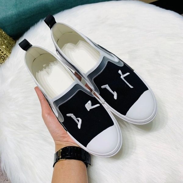 2021 couple embroidered shoes with lazy cover feet canvas men's and women's shoes with fashion denim black mjkkkj0002
2021 couple embroidered shoes with lazy cover feet canvas men's and women's shoes with fashion denim black mjkkkj0002