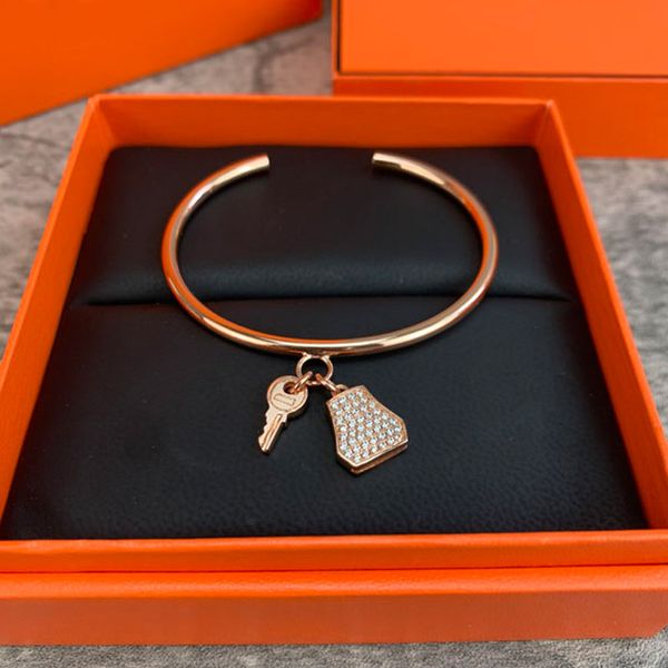 new high quatity h lock bracelets designer jewelry women bracelet mens gold bracelets luxury o'kelly bangle bracelet with original box, Black
new high quatity h lock bracelets designer jewelry women bracelet mens gold bracelets luxury o'kelly bangle bracelet with original box, Black