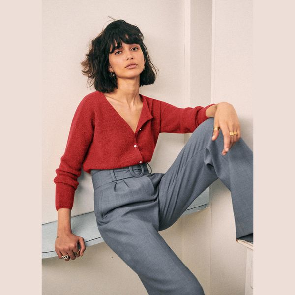 2021 new women casual solid color sweater office lady basic cardigan autumn long sleeve back buttons pullovers french style mnbl, White;black
2021 new women casual solid color sweater office lady basic cardigan autumn long sleeve back buttons pullovers french style mnbl, White;black