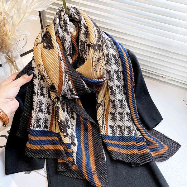 2021 autumn and winter new vintage carriage dign women warm scarf fashion plated gold decorative hijab, Blue;gray
2021 autumn and winter new vintage carriage dign women warm scarf fashion plated gold decorative hijab, Blue;gray
