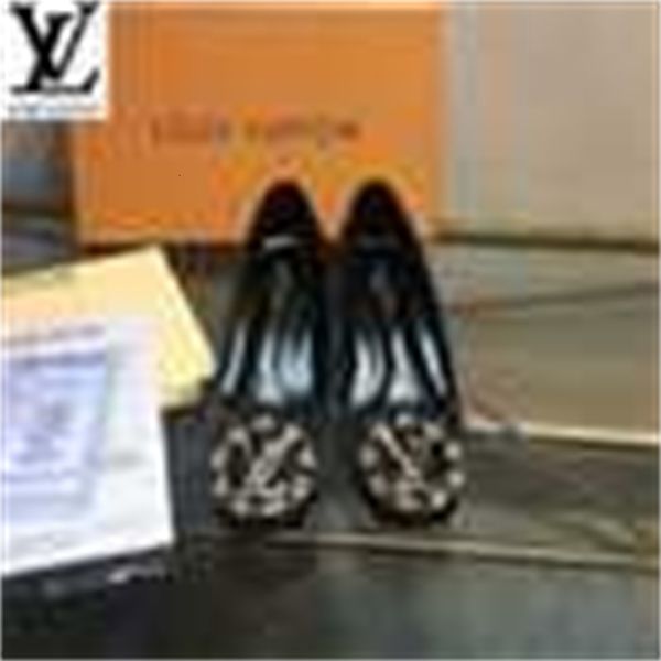 slippers sneakers high heels sandals designer mules slides pumps loafers ballerinas luxury dress shoes women mvri, Black;white
slippers sneakers high heels sandals designer mules slides pumps loafers ballerinas luxury dress shoes women mvri, Black;white