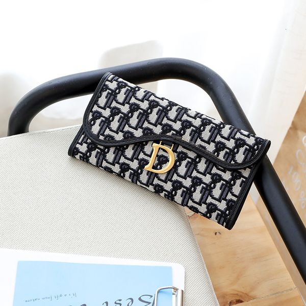 wallet women's purse in hand korean version of female students autumn and wter 2021, Red;black
wallet women's purse in hand korean version of female students autumn and wter 2021, Red;black