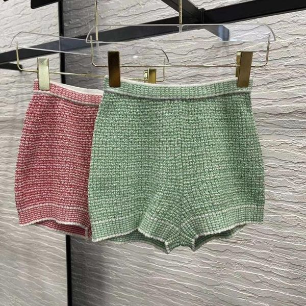 women's shorts spring 2021ss women luxury knitted short pants for ladies summer trouse 2 color, White;black
women's shorts spring 2021ss women luxury knitted short pants for ladies summer trouse 2 color, White;black